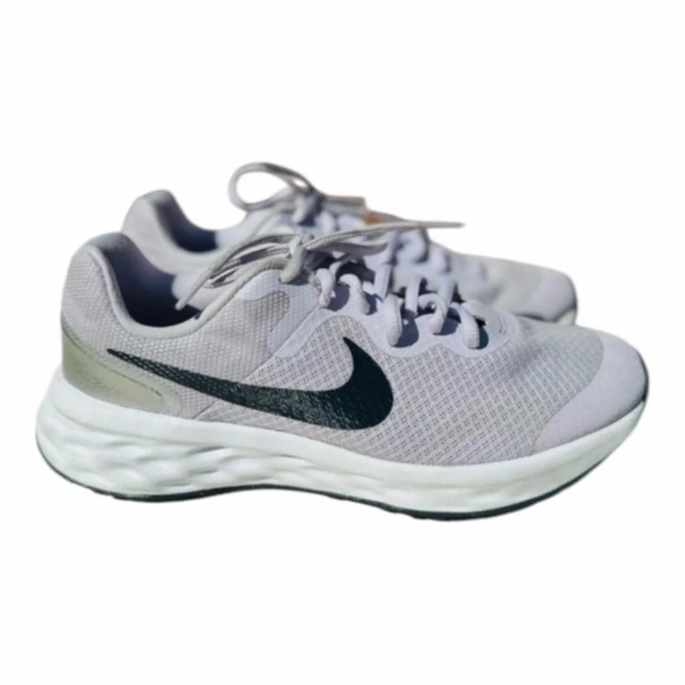 Nike Kids’ Revolution 6 Sneakers – Size 5Y (Women’s 6.5).  Excellent Condition